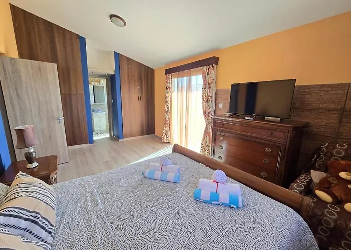 Michael Angelo * Πάφος